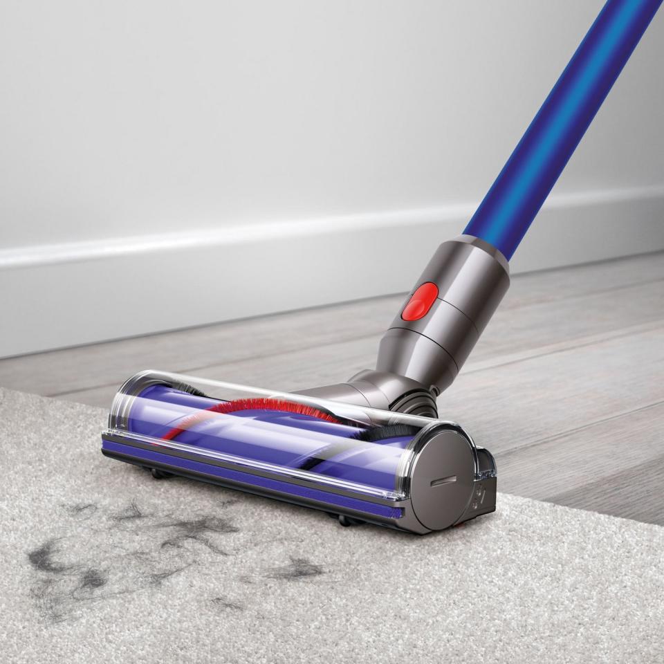 Dyson V7 Complete Cordless Vacuum. Image via Walmart.