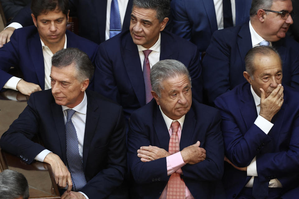 Los ex presidentes argentinos observan