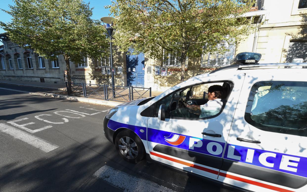 Une voiture de police, à Bordeaux (illustration - crédits MEHDI FEDOUACH/AFP via Getty Images)