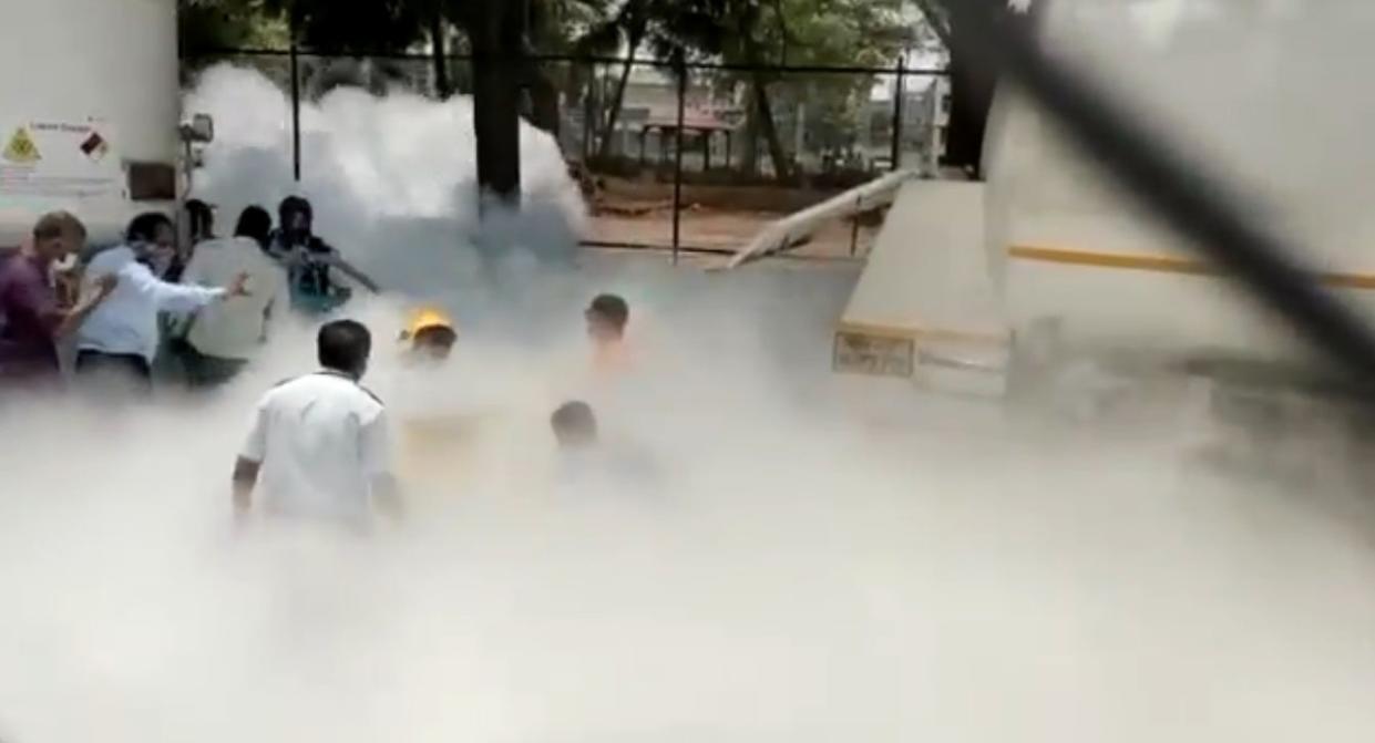 <p>An oxygen tanker leaks at hospital premises where Covid-19 patients died due to lack of oxygen in Nashik, India </p> (Screengrab)