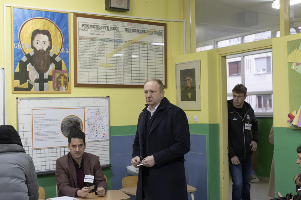 Dragan Djilas, center, the main opposition coalition leader, arrives at a polling station for the early local and parliamentary elections in Belgrade, Serbia, Sunday, Dec. 17, 2023. Serbia's populist President Aleksandar Vucic is looking to further tighten his firm grip on power in the Balkan state in an election on Sunday that has been marred by reports of major irregularities during a tense campaign. (AP Photo/Marko Drobnjakovic)