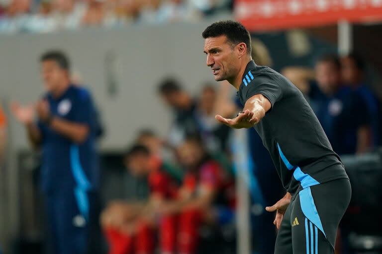 Lionel Scaloni, DT de la selección argentina, aseguró que utilizará un equipo alternativo ante Perú