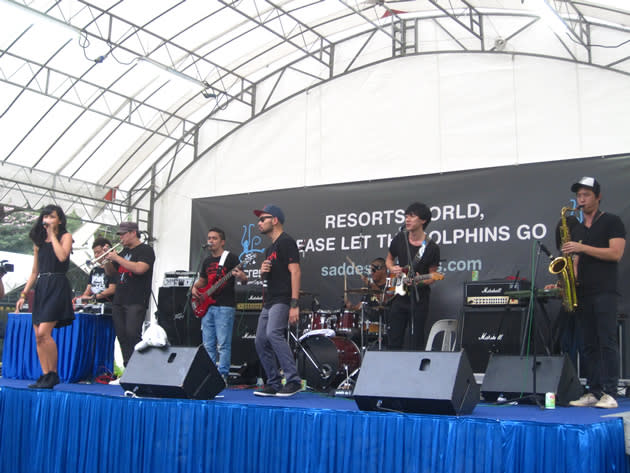 Local band SIXX rocking the stage at the "Save the World's Saddest Dolphins" concert. (Yahoo! photo/Jeanette Tan)