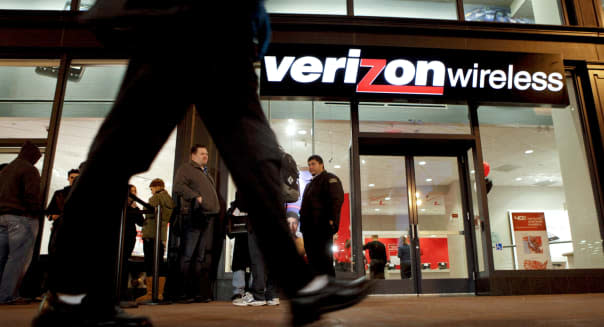 Verizon May Sell 2 Million IPhones As Bid To Win Users From AT&T Begins