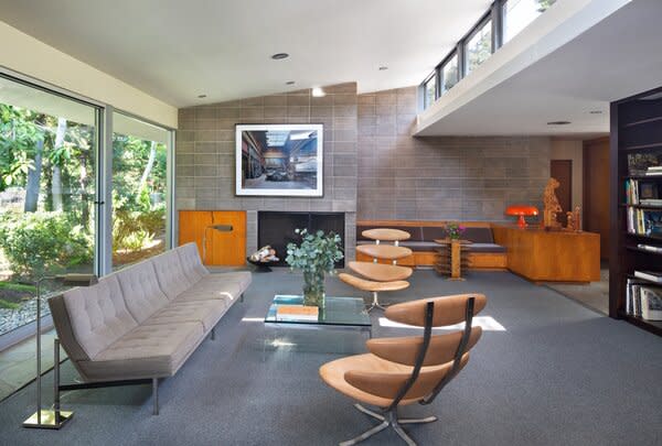 Clerestory windows and sliding glass doors span across the main living room.