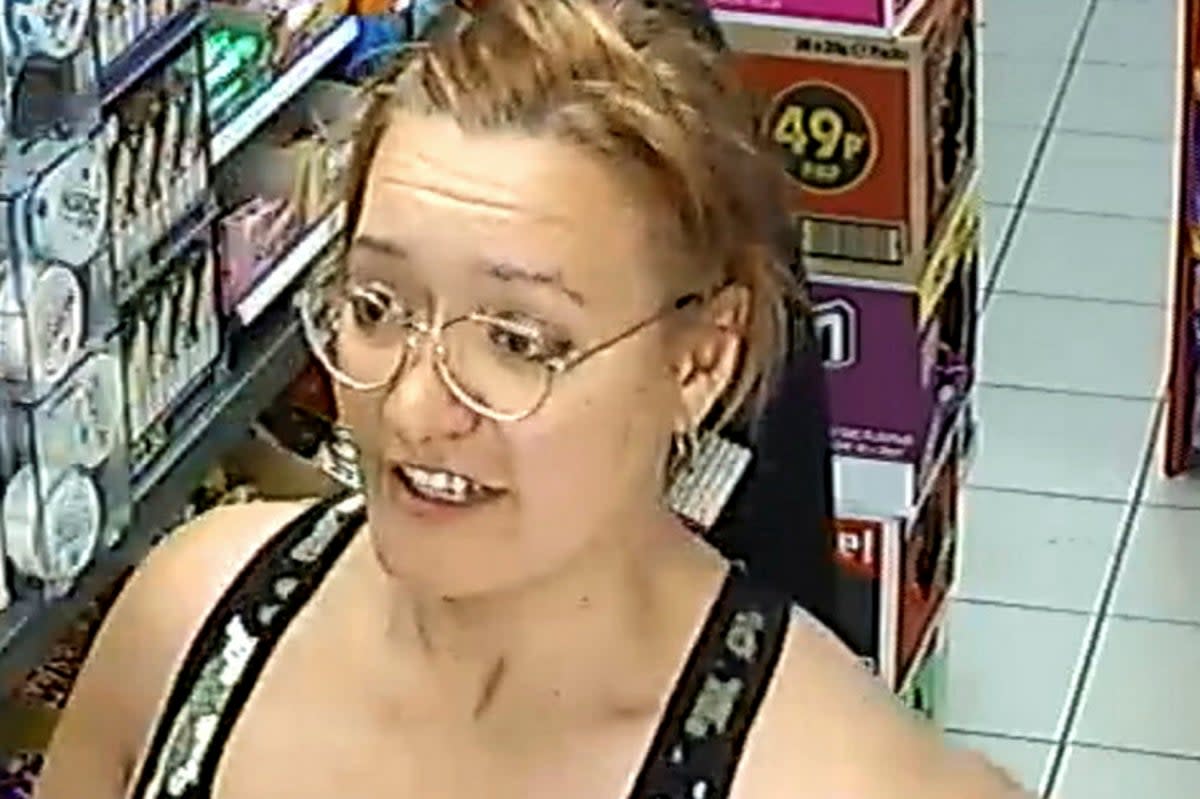 Police want to trace this woman  (Met Police)