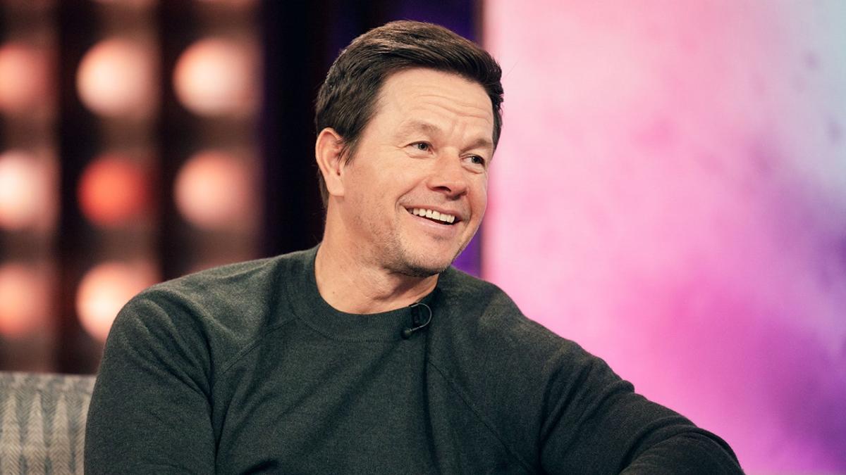 Mark Wahlberg refuses surgery on injured knee: 'Not my thing