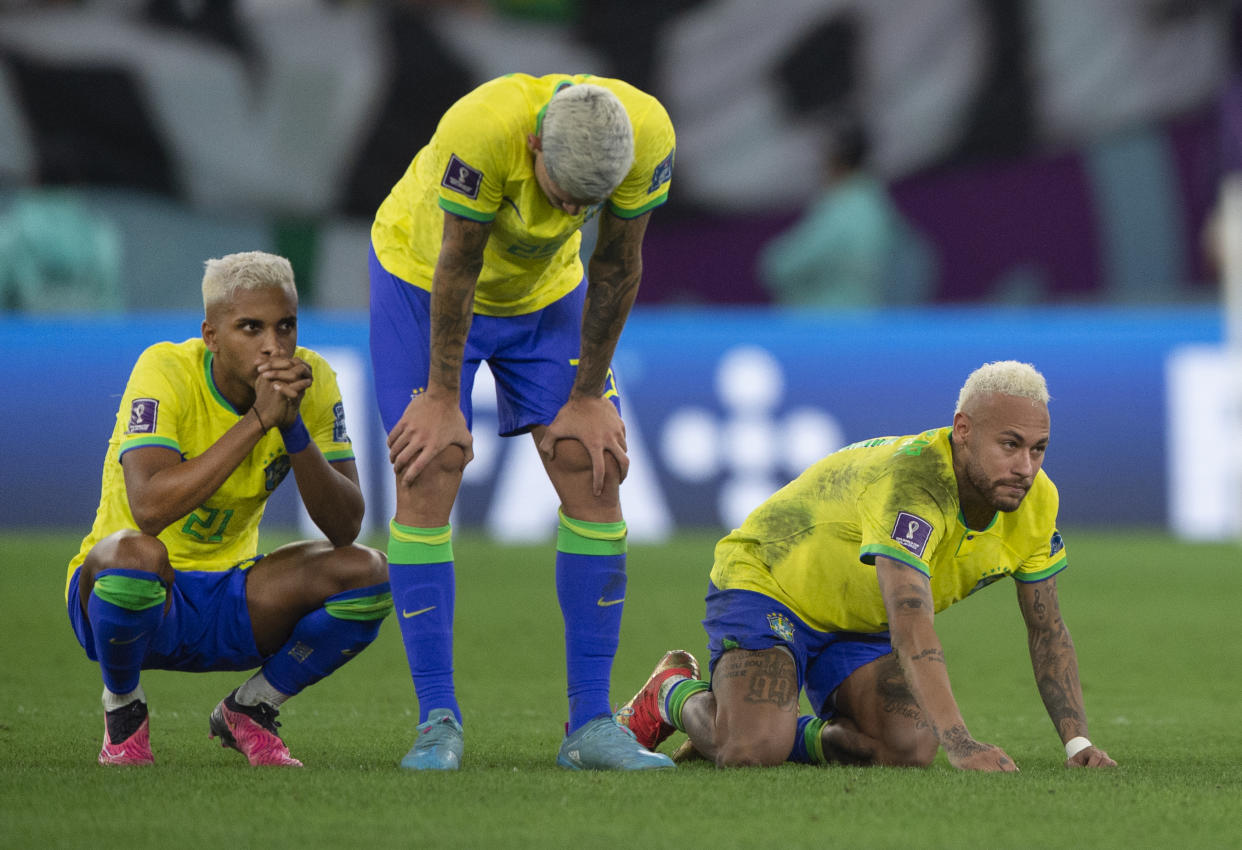 AL RAYYAN, QATAR - DECEMBER 09: (From l-r) Rodrygo, Pedro and Neymar of Brazil look dejected following the FIFA World Cup Qatar 2022 quarter final match between Croatia and Brazil at Education City Stadium on December 9, 2022 in Al Rayyan, Qatar. (Photo by Visionhaus/Getty Images)