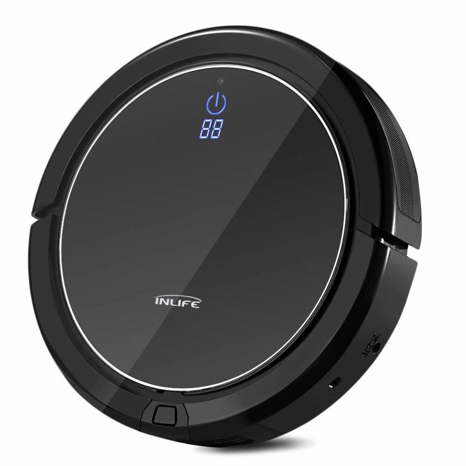 Inlife i7 Self Charging Robotic Vacuum Cleaner (Photo: Amazon)