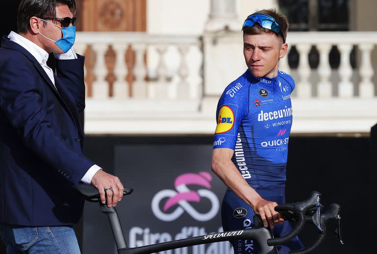 Remco Evenepoel, una gran promesa del ciclismo, se accidentó inquietantemente en el Giro de Lombardía; a nueve meses de aquella fractura de pelvis y la contusión en un pulmón, es un candidato importante, pero se ignora su real estado de forma.