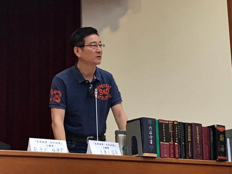 台北市議員李慶元指出，柯市府欲合併文山一、二分局並非不可行，而是要先把功課做足。（翻攝李慶元臉書）