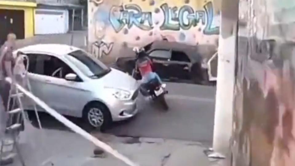 Brazilian motorcycle police chase is absolutely crazy