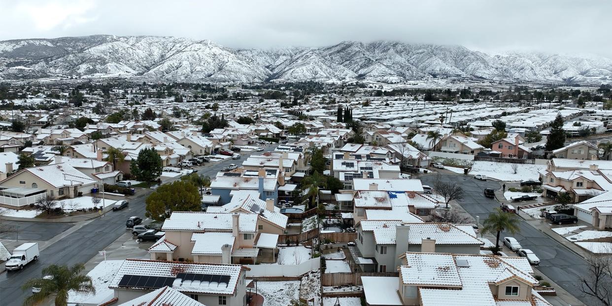 Aerial shot of homes in Yucaipa, California, covered in snow.