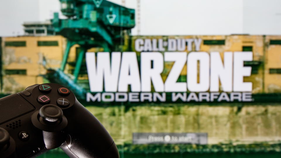 Playing Call of Duty Warzone on PlayStation 4