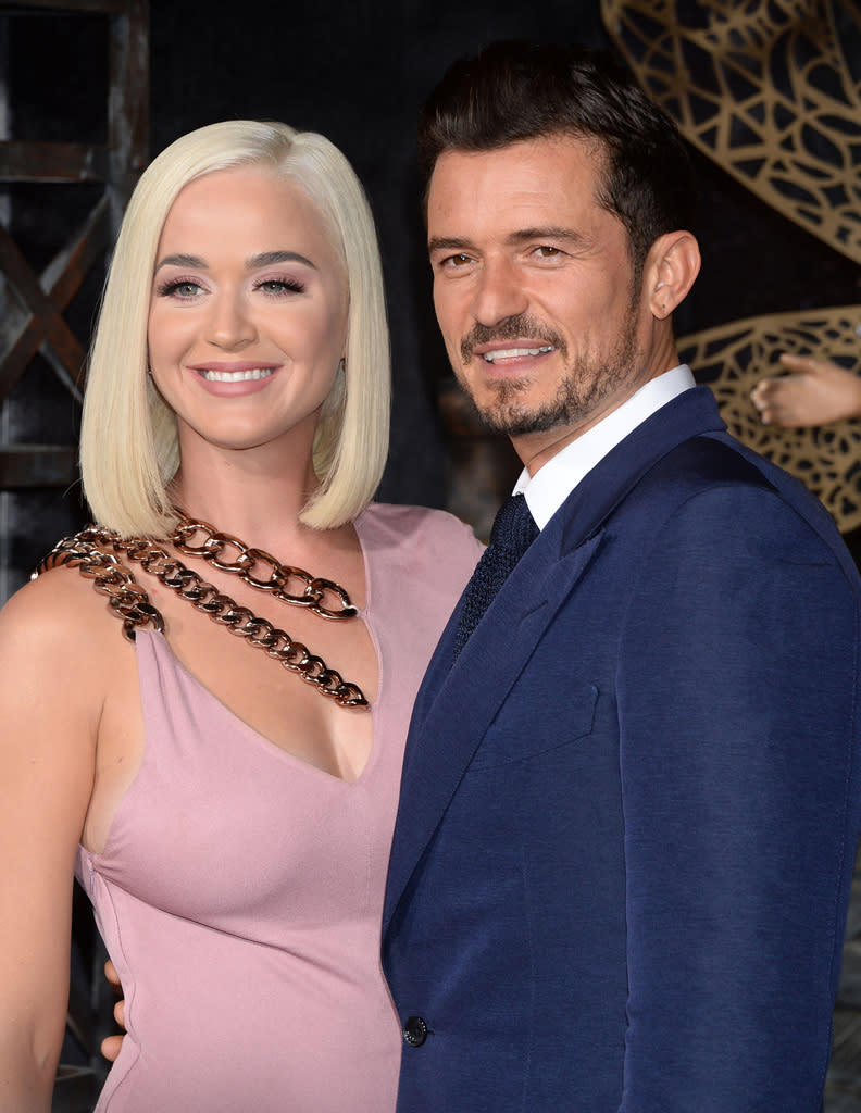 Katy Perry et Orlando Bloom affichent de larges sourires devant les photographes