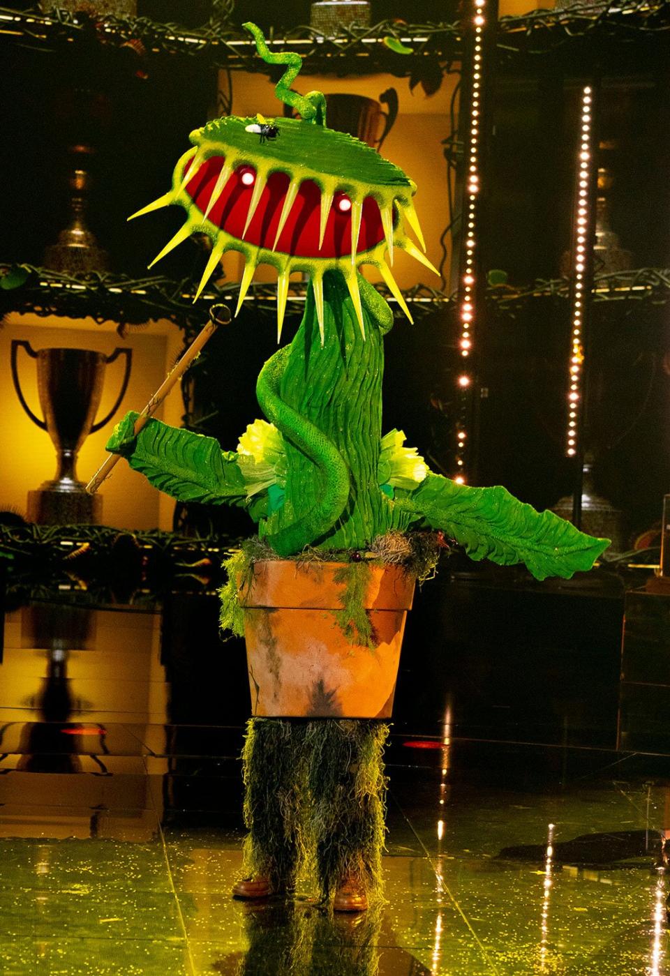 THE MASKED SINGER: Venus Fly Trap in the “Hall of Fame Night” episode of THE MASKED SINGER airing Wednesday, Nov. 9 (8:00-9:02 PM ET/PT) on FOX. © 2022 FOX Media LLC. CR: Michael Becker / FOX.
