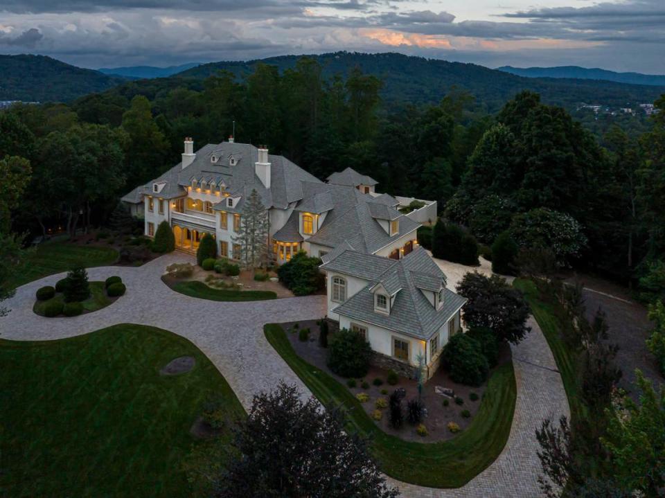Drone shot of the estate Ryan Theede for Premier Sotheby's International Realty
