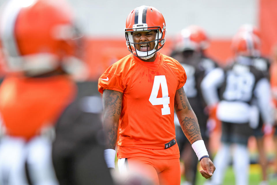 Deshaun Watson #4 de los Cleveland Browns realiza un simulacro durante el entrenamiento de temporada baja de los Cleveland Browns. (Foto: Nick Cammett/Getty Images)