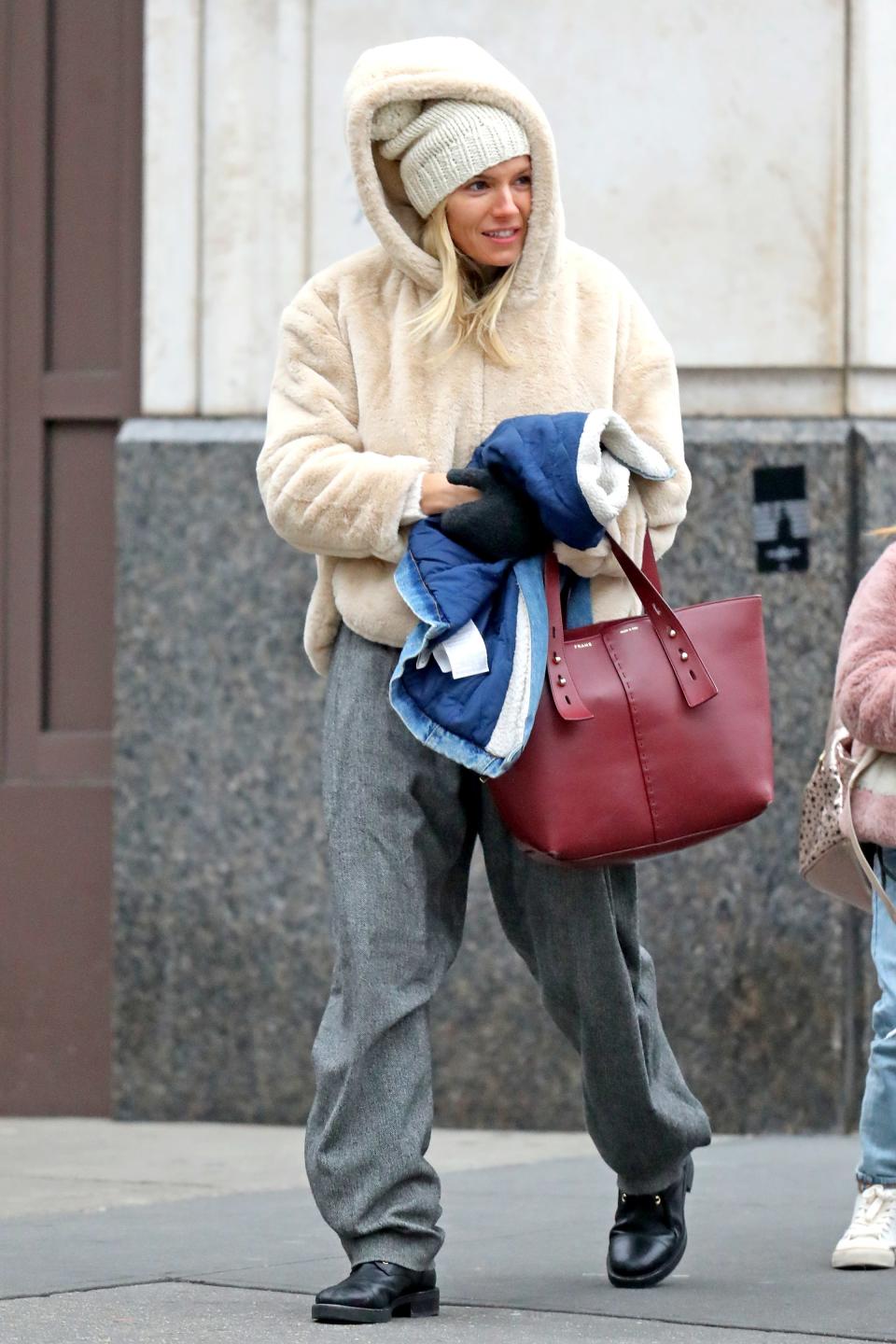 <h1 class="title">EXCLUSIVE: Sienna Miller Wears A Hooded Fur Coat As She Steps Out With Tom Sturridge, NYC</h1><cite class="credit">Photo: Splash News</cite>