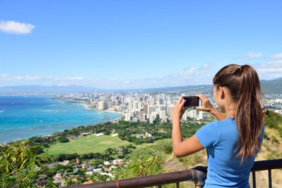 Die Autorin (nicht im Bild) zog nach Hawaii, um mit Fremden zu leben, und liebte es. - Copyright: Maridav/iStock/Getty Images
