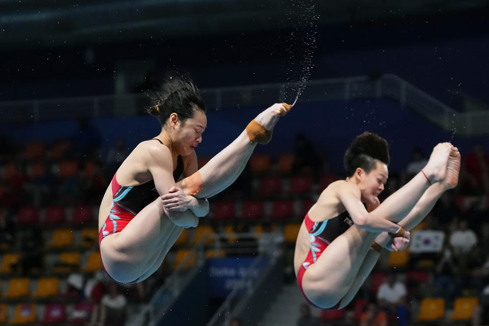 Yani Chang and Yiwen Chen of China compete during the women's synchronized 3m springboard diving final at the World Aquatics Championships in Doha, Qatar, Wednesday, Feb. 7, 2024. (AP Photo/Hassan Ammar)