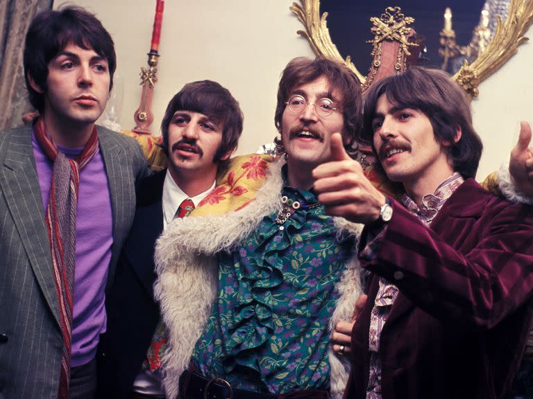 Paul, Ringo, John y George en 1967; este jueves se lanzó una nueva canción de The Beatles, 