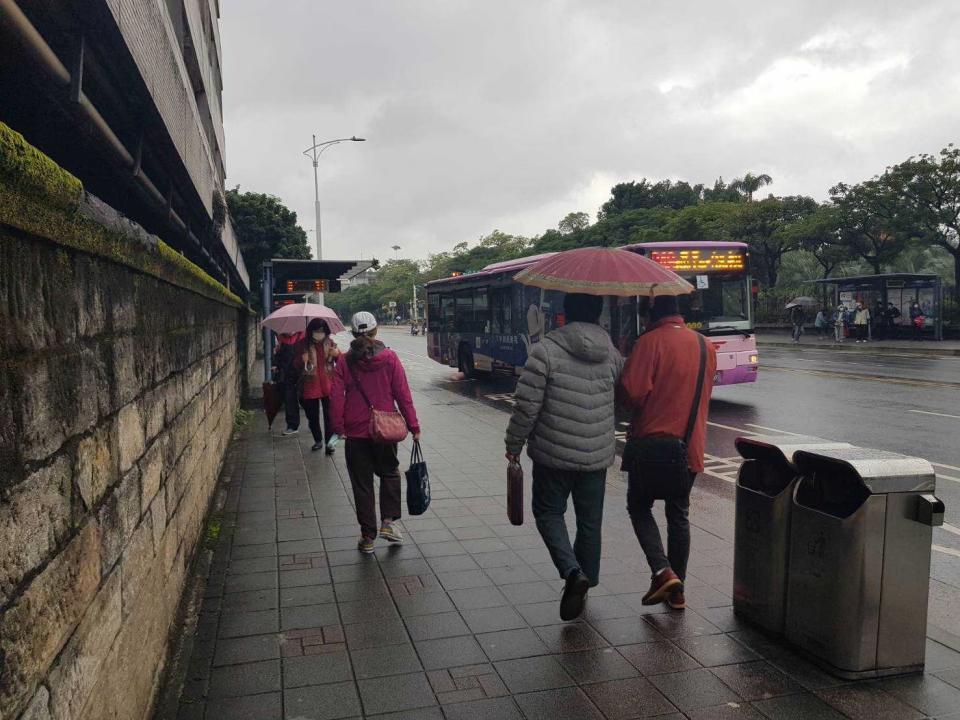 補班日恐怕會下雨。（圖／東森新聞）