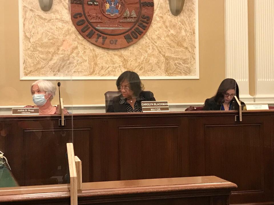 Mayor Carolyn Blackman, center, presides over the Dover Board of Alermen meeting jan. 25, 2023. With her are Alderwomen Judith Rugg, left, and Karol Ruiz.