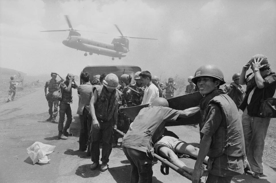 <p>US Army casualties are evacuated by helicopter, Vietnam, 1973. (Photo: Terry Fincher/Daily Express/Hulton Archive/Getty Images) </p>