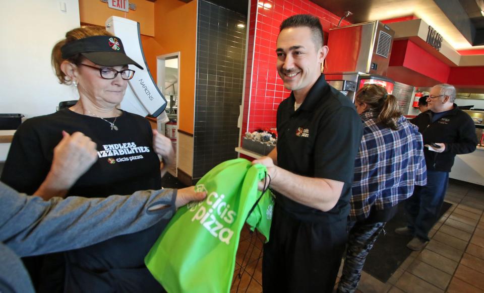 Manager Daniel Sabastian hands out bags inside Cicis Pizza during a customer appreciation event Tuesday, Feb. 6, 2024.