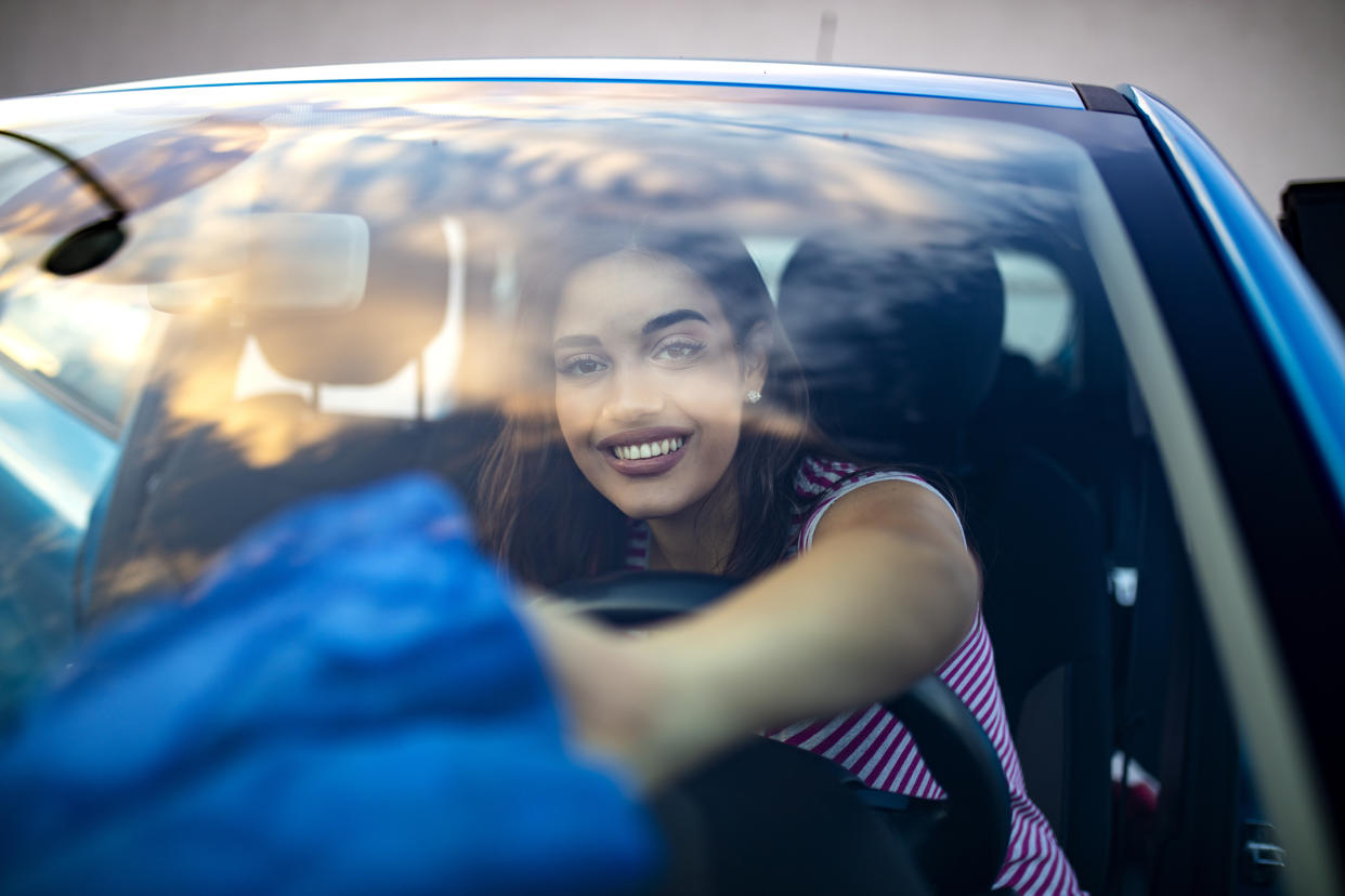 Todo lo que necesitas para volver a dejar tu carro reluciente. (Foto: Getty)