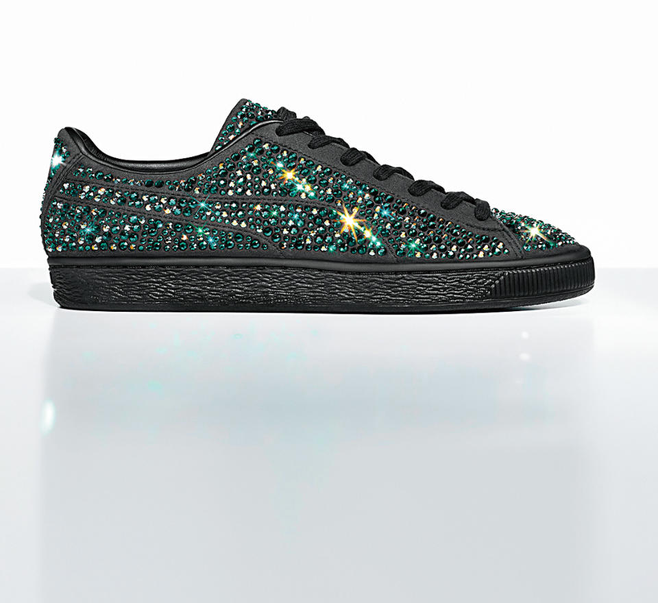 PUMA for SWAROVSKI CREATORS LAB 系列Suede運動鞋。NT$19,000（施華洛世奇提供）