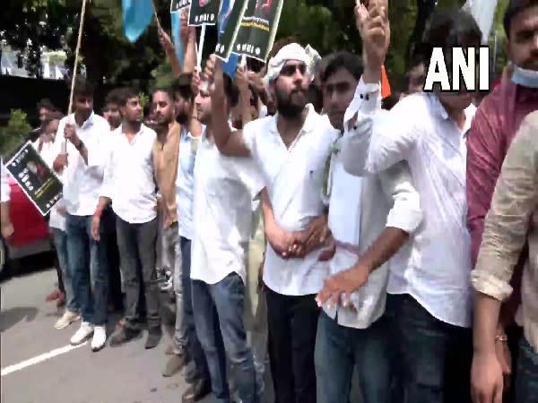 Protesting NSUI members (Photo/ANI)