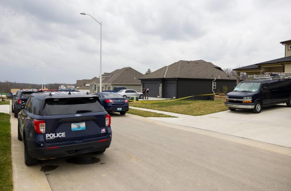 The three people who were found dead in a home in Kansas City’s Northland Monday were family members who died by fatal gunshot wounds in an apparent murder-suicide, police said Tuesday.