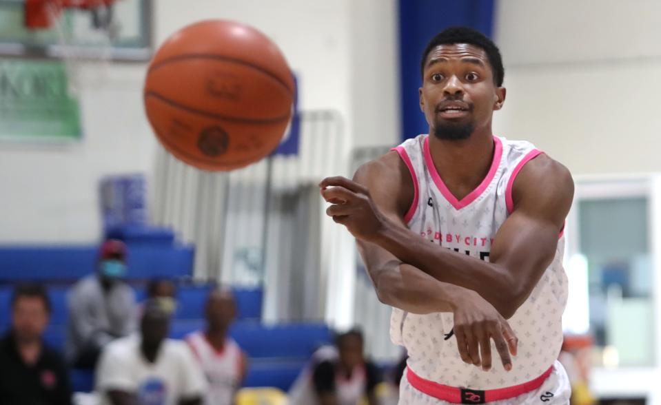 Derby City Distillers' Christopher Williams passes the ball against the St. Louis Griffins on May 27, 2023.