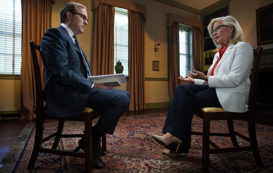PHOTO: ABC 'This Week' co-anchor Jonathan Karl interviews former Wyoming Congresswoman Liz Cheney. (Al Drago/ABC)