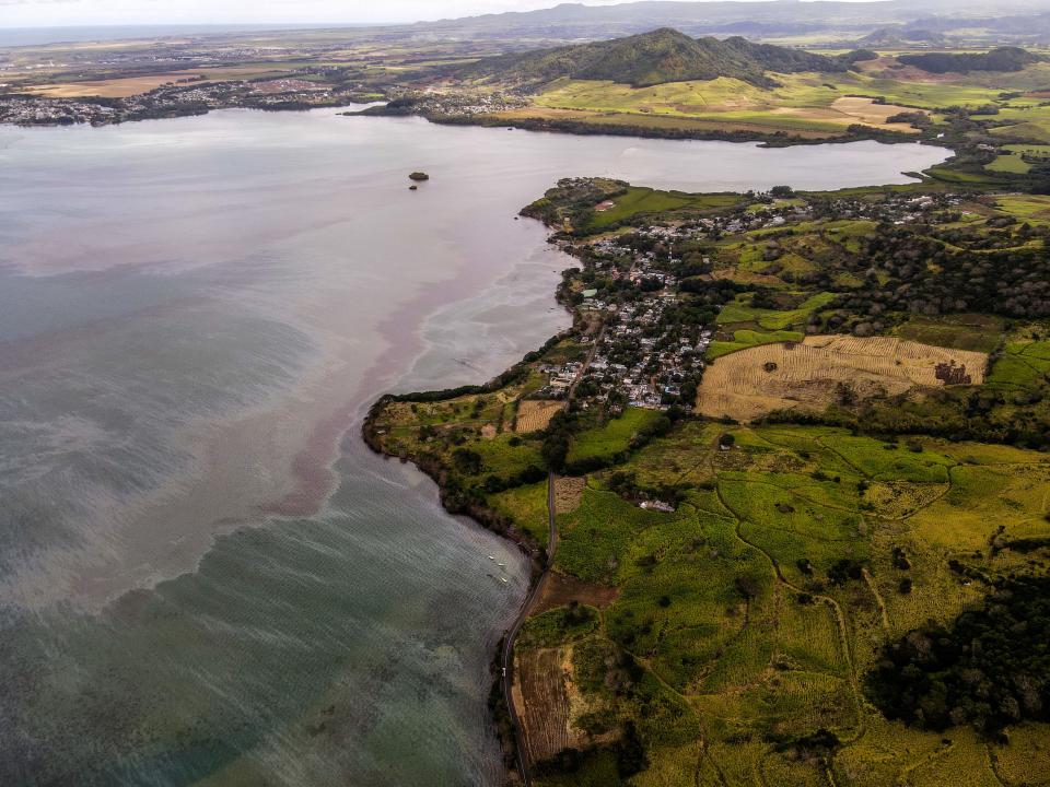 MAURITIUS-ENVIRONMENT-DISASTER-OIL