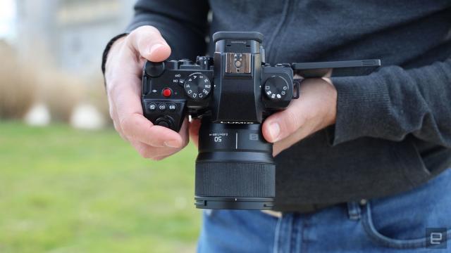 Panasonic Lumix S5 $2,000 full-frame mirrorless leans toward video - CNET