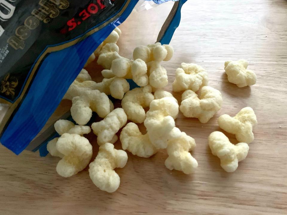 trader joe's white cheddar corn puffs