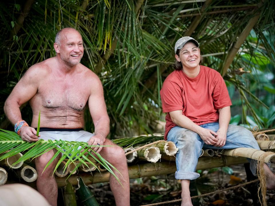 Tom Laidlaw and Elaine Stott sitting in a hut made of leaves on survivor