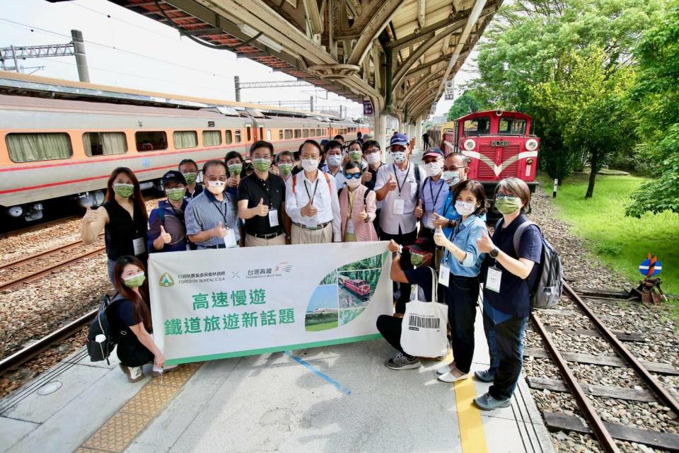 「高鐵x阿里山林鐵之旅」活動，藉由高鐵快速的運具特性，結合阿里山林鐵的美。   圖：農委會林務局 /提供