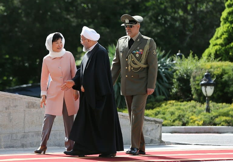 Iranian President Hassan Rouhani welcomes South Korean President Park Geun-hye (L) during a ceremony at the presidential palace in the capital Tehran on May 2, 2016