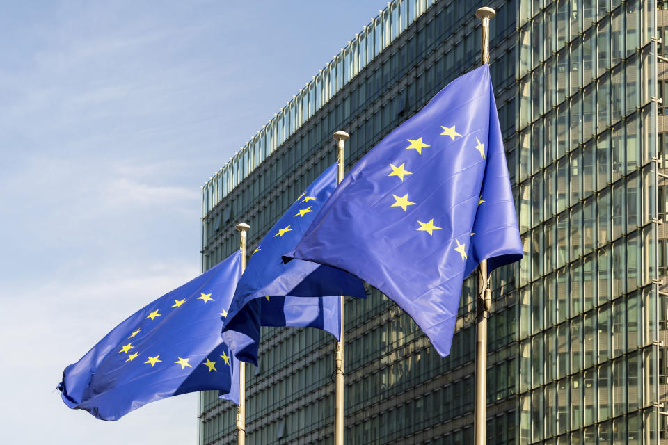 Banderas de la Unión Europea ondean antes de una cumbre de la UE en Bruselas, el jueves 27 de junio de 2024. (AP Foto/Geert Vanden Wijngaert)