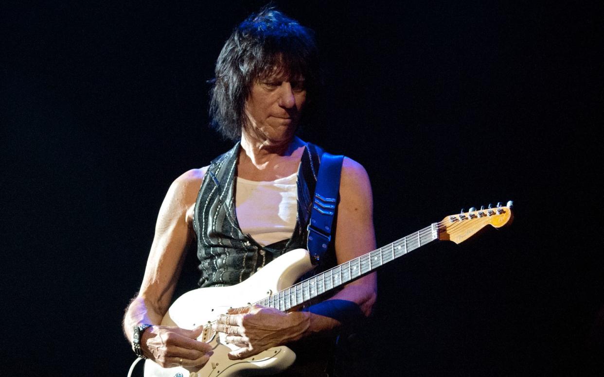 Die Rockwelt trauert um einen der besten Gitarristen aller Zeiten: Jeff Beck ist tot. (Bild: Paul CHARBIT/Gamma-Rapho via Getty Images)