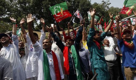 Supporters of cricketer-turned-opposition politician Imran Khan react with others upon seeing Khan (not pictured), the chairman of the Pakistan Tehreek-e-Insaf (PTI) political party, during the Freedom March in Lahore August 14, 2014. REUTERS/Akhtar Soomro