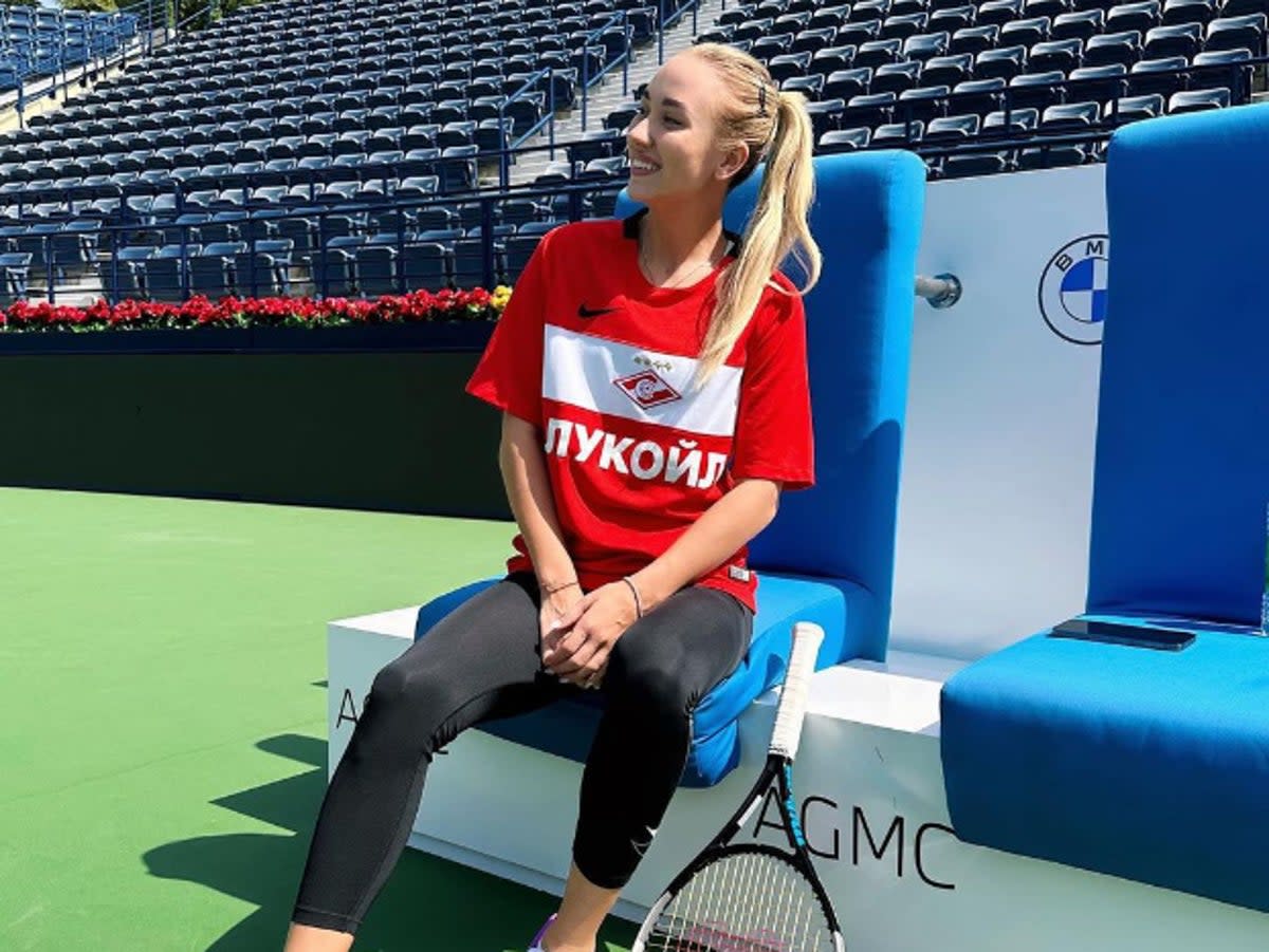 Anastasia Potapova wore a Spartak Moscow shirt during Indian Wells  (@anapotapovaa)