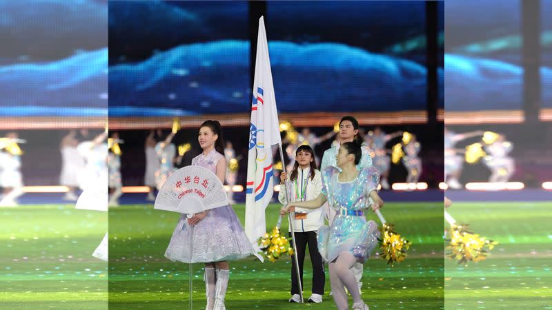 杭州亞運閉幕式台灣由稍早奪下空手道金牌的布農族女戰神谷筱霜擔任掌旗官。（圖／中華奧會提供）