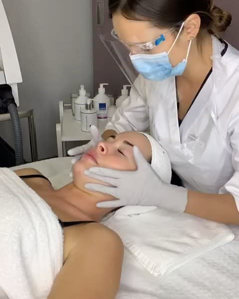 <p>Newly opened in Belgravia, wellness destination Tempus is home to a host of renowned health and aesthetic experts, including GPs, dermatologists, aesthetic surgeons, dentists and nutritional therapists. </p><p>Clinical aesthetician Lenka Anthony is a must-see for anyone looking to rejuvenate and restore lacklustre skin. Her bespoke treatments can involve anything from the lauded Hydrafacial to chemical peels, but it's the Aquagold that's really worth asking about. This remarkable treatment works in a similar way to microneedling, but uses hollow gold-plated needles to direct a custom vial of actives directly into the dermis, rather than applying them simply to the surface. Your personalised prescription could involve resurfacing retinol, brightening vitamin C, and even Botox. As the needles are smaller than those typically used in microneedling treatments, the downtime is minimal – although the results are anything but. </p><p>Tempus Belgravia Aquagold facial, from £400, visit <a href="https://tempusbelgravia.co.uk/" rel="nofollow noopener" target="_blank" data-ylk="slk:Tempusbelgravia.co.uk;elm:context_link;itc:0;sec:content-canvas" class="link ">Tempusbelgravia.co.uk</a></p><p><a href="https://www.instagram.com/p/CGkrttIDgyX/" rel="nofollow noopener" target="_blank" data-ylk="slk:See the original post on Instagram;elm:context_link;itc:0;sec:content-canvas" class="link ">See the original post on Instagram</a></p>