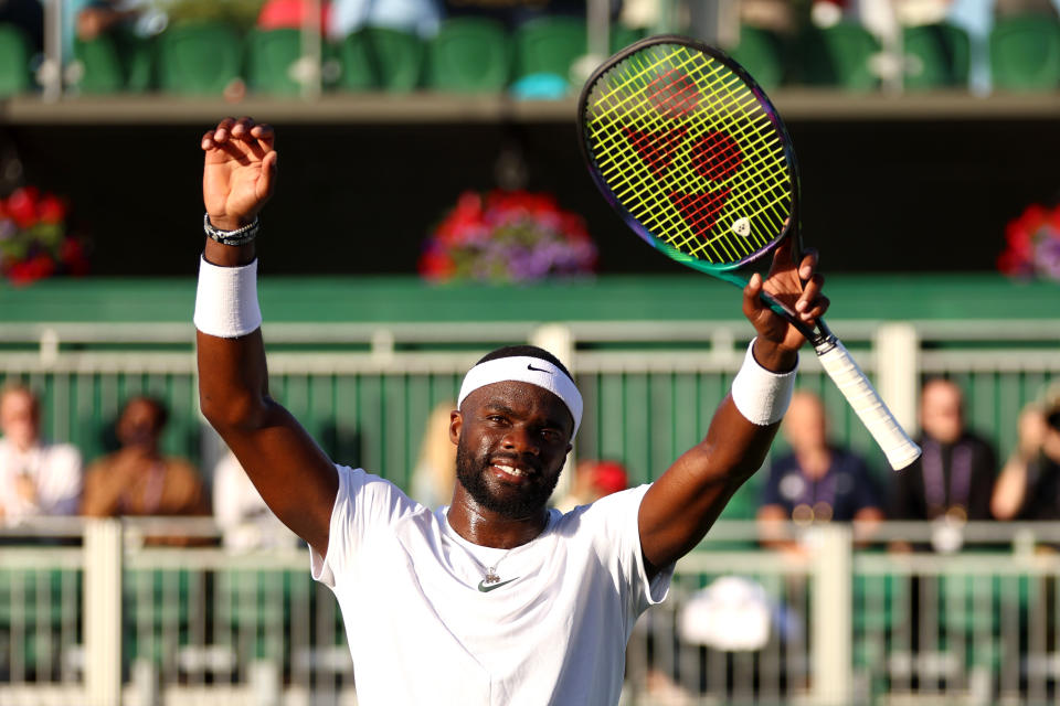 Frances Tiafoe adalah petenis kidal Amerika dengan peringkat tertinggi di Wimbledon.  (Foto oleh Clive Brunskill/Getty Images)