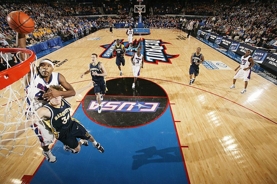 UNITED STATES - JANUARY 20:  College Basketball: DePaul Quemont Greer (45) in action, making dunk vs Marquettte Travis Diener (34), Rosemont, IL 1/20/2005  (Photo by Manny Millan/Sports Illustrated via Getty Images)  (SetNumber: X72722 TK1)